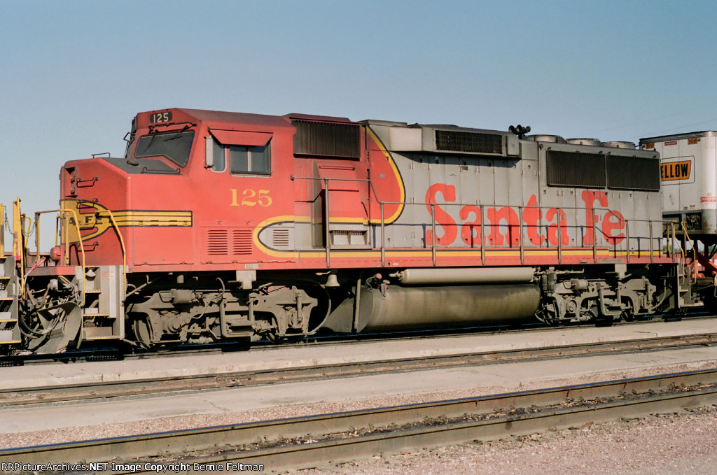 Santa Fe GP60M #125 with a westbound intermodal passing the depot 